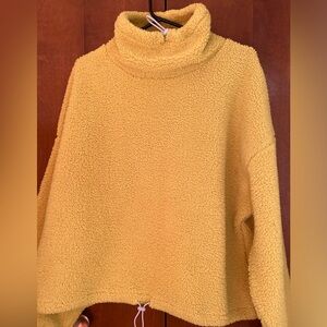 Levi’s bright yellow sweatshirt size xl